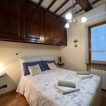 Casa Mirella Apartment *